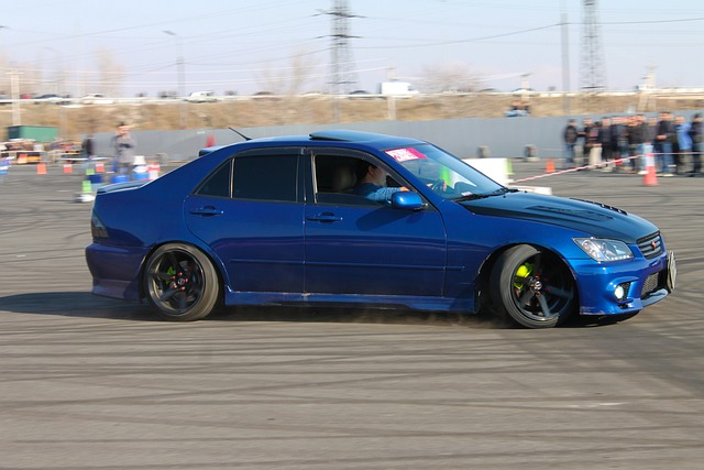 使他做出退 使他做出退